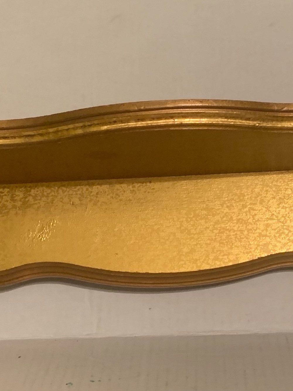 Vintage Home Interiors Homco Gold Scalloped Wood Wall Shelf with Plate
Groove